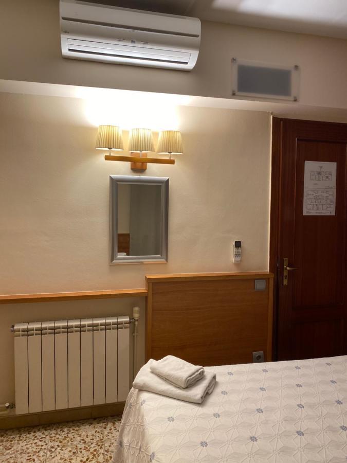 Hostal Galicia Cardedeu Exterior foto